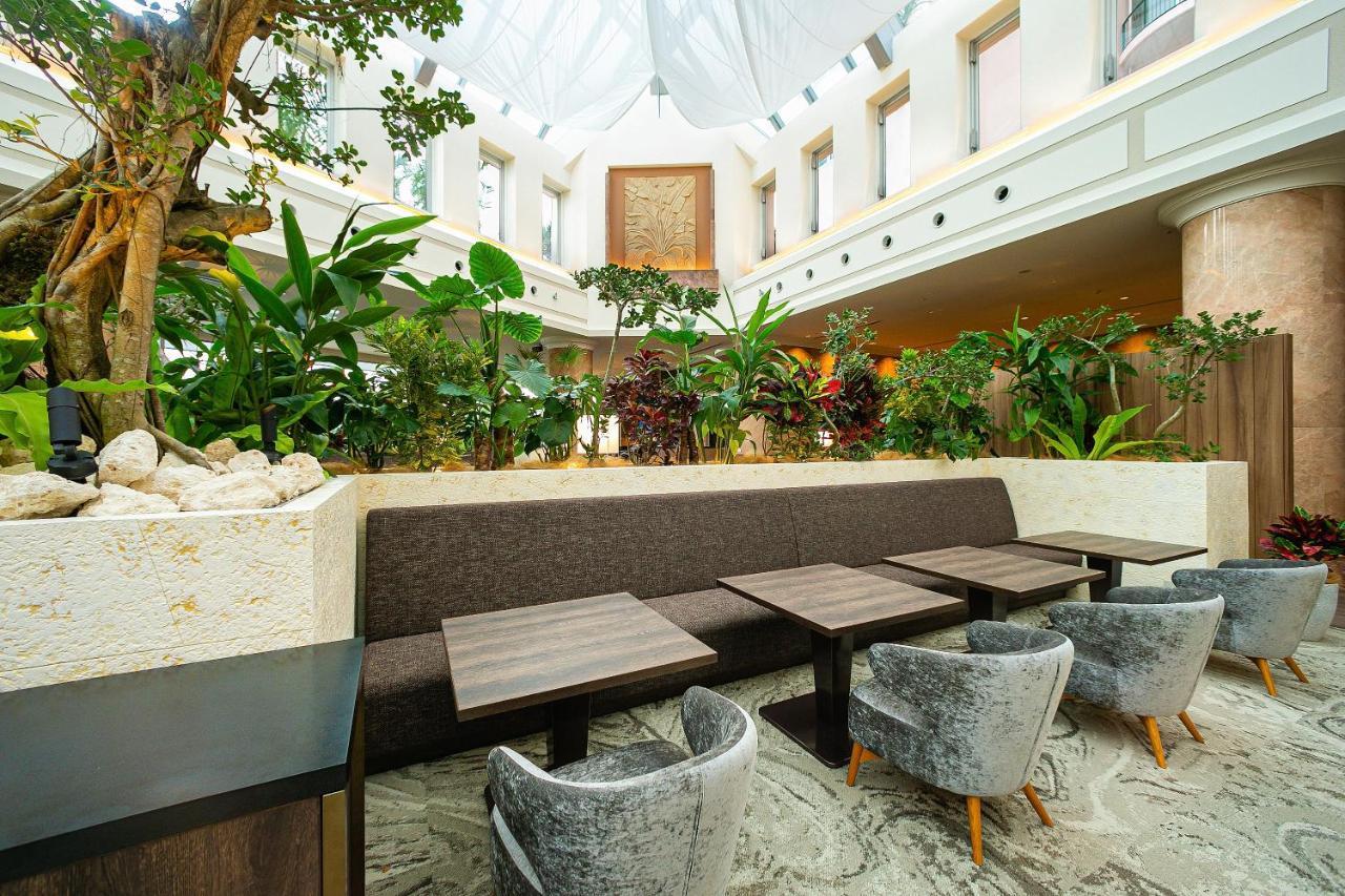 Oriental Hotel Okinawa Resort & Spa Nago Exterior foto The interior of the hotel