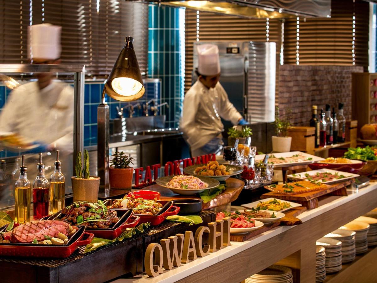 Oriental Hotel Okinawa Resort & Spa Nago Exterior foto A buffet at a restaurant